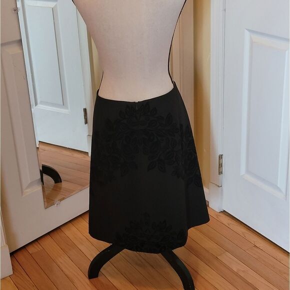 BLACK ON BLACK PENCIL SKIRT - Picture 7 of 8